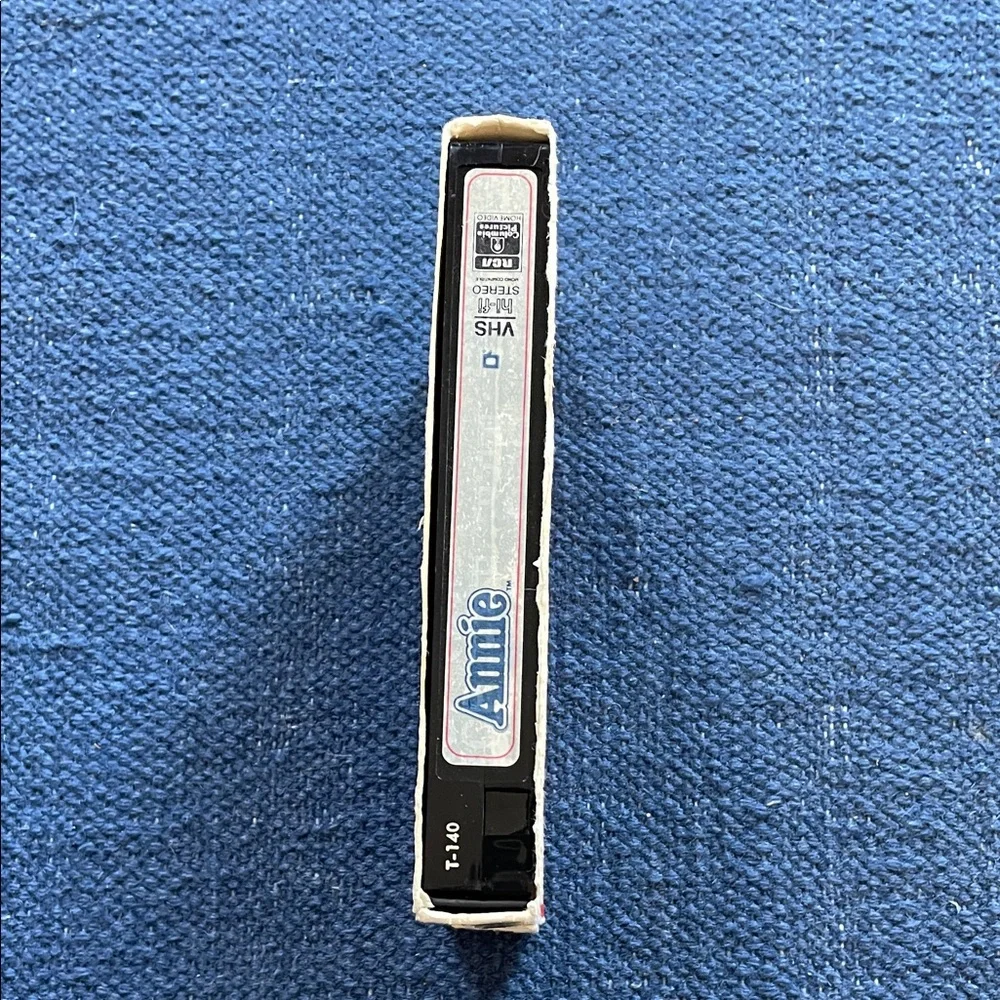 Annie (1985)VHS Tape